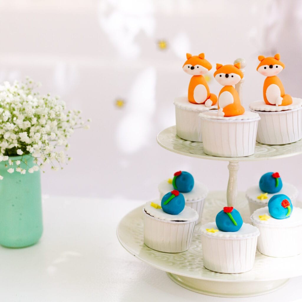 candy bar βάπτισης cupcakes, λουλούδια και θέμα μικρό πρίγκιπα