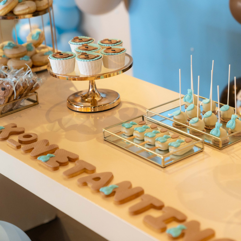 candy bar &beta;ά&pi;&tau;&iota;&sigma;&eta;&sigmaf; &mu;&epsilon; &mu;&pi;&iota;&sigma;&kappa;ό&tau;&alpha; &kappa;&alpha;&iota; cupcakes