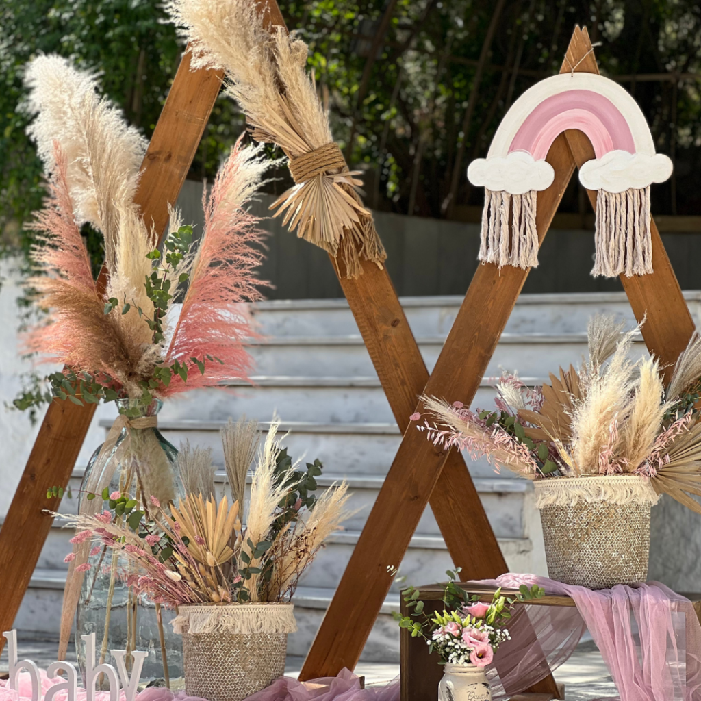 Ο στολισμός βάπτισης της μικρής Ίριδας με θέμα το ουράνιο τόξο