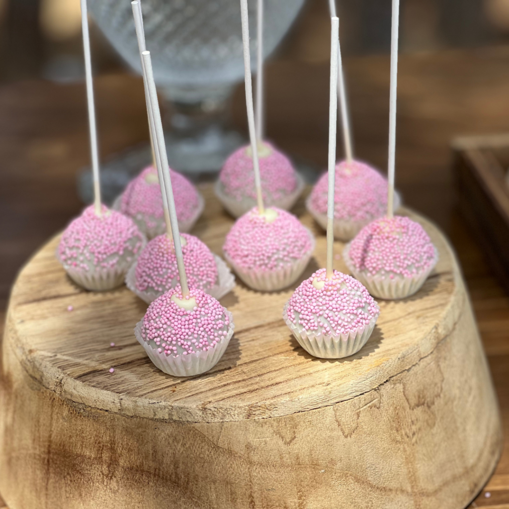 candy bar &beta;ά&pi;&tau;&iota;&sigma;&eta;&sigmaf; &mu;&epsilon; cake pops