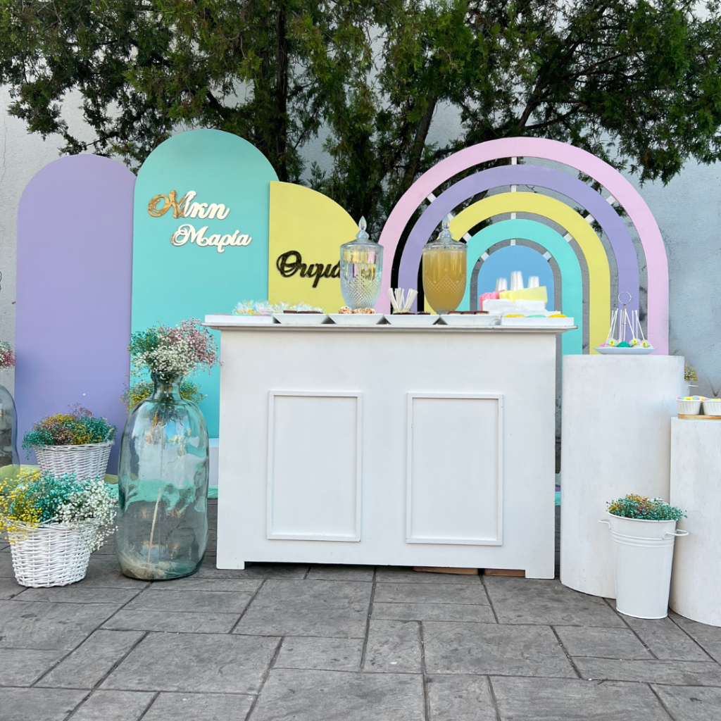 candy bar βάπτισης με θέμα το ουράνιο τόξο