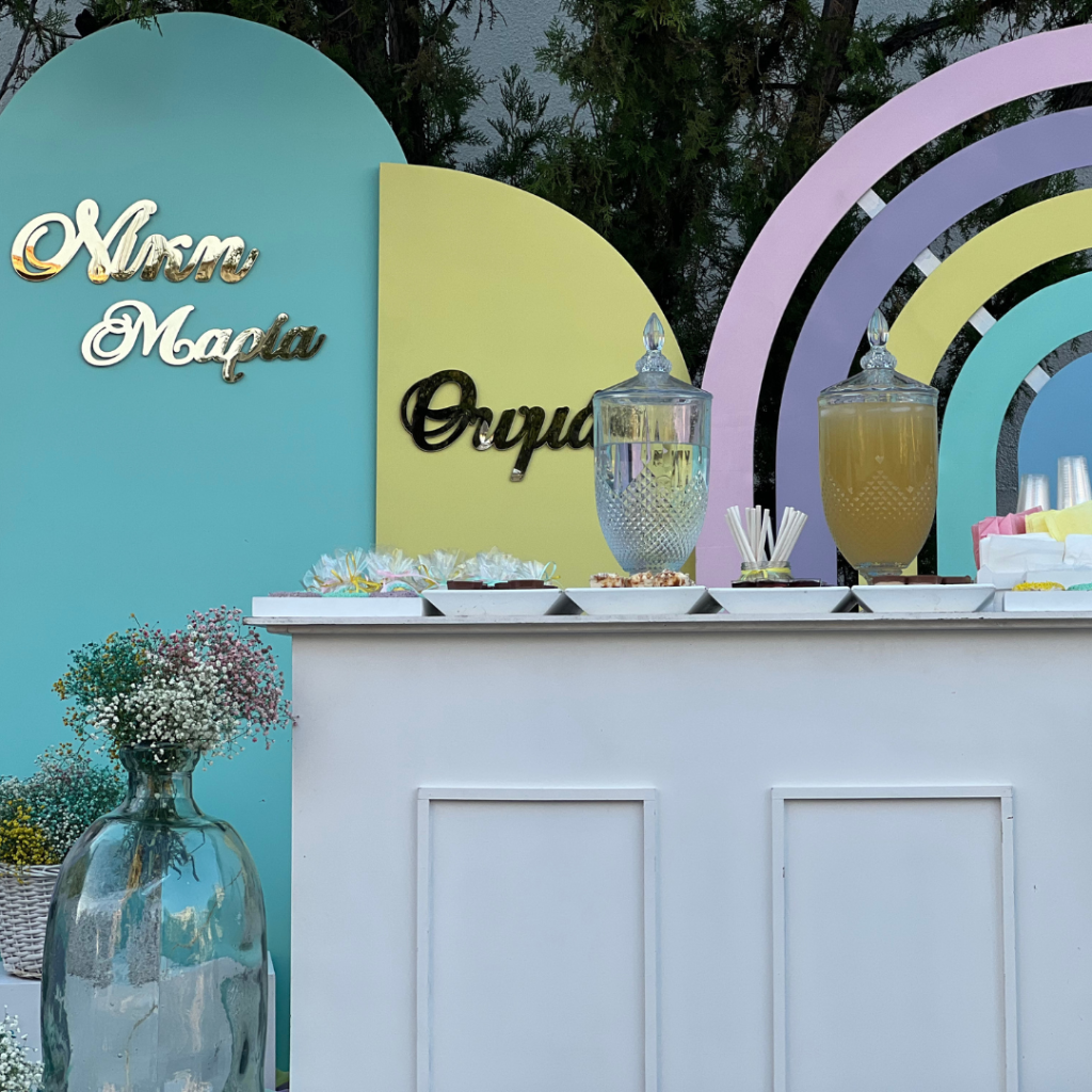 candy bar βάπτισης με θέμα το ουράνιο τόξο