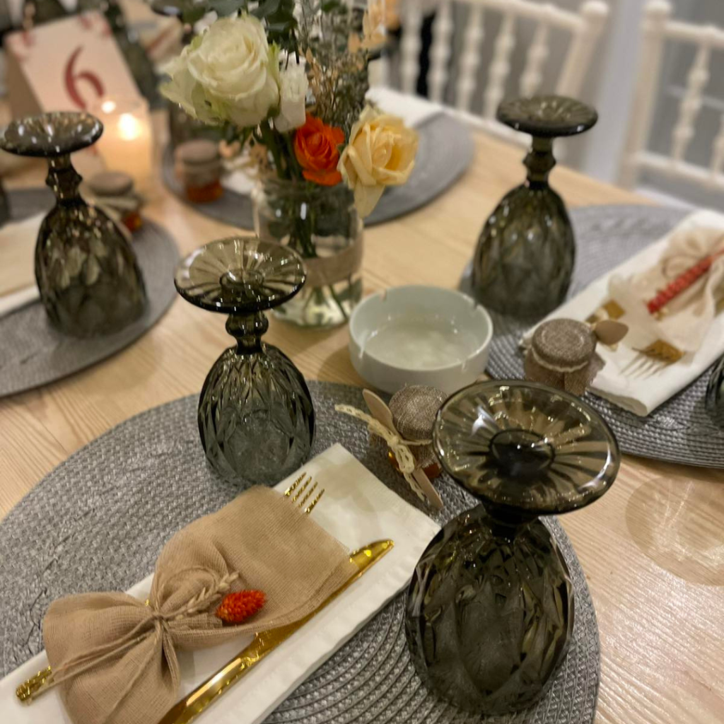 στολισμός τραπεζιού δεξίωσης στη Μήλο