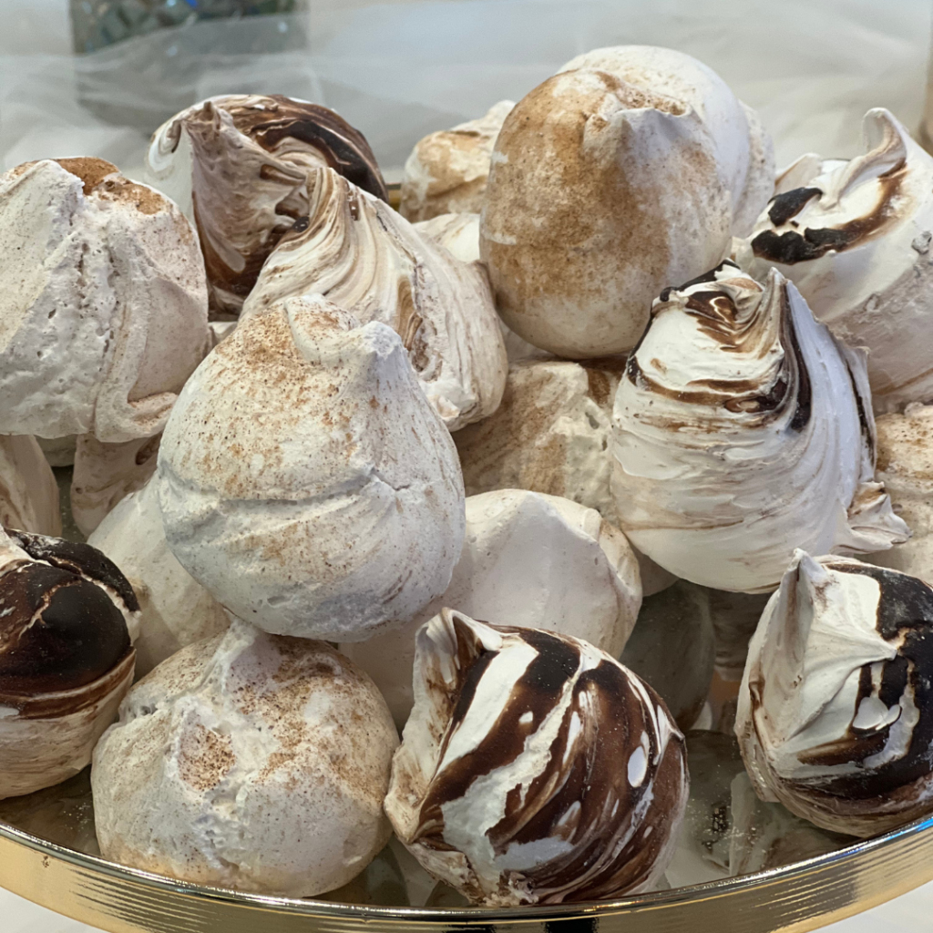 στολισμός δεξίωσης με τραπέζι ευχών και μπεζέδες