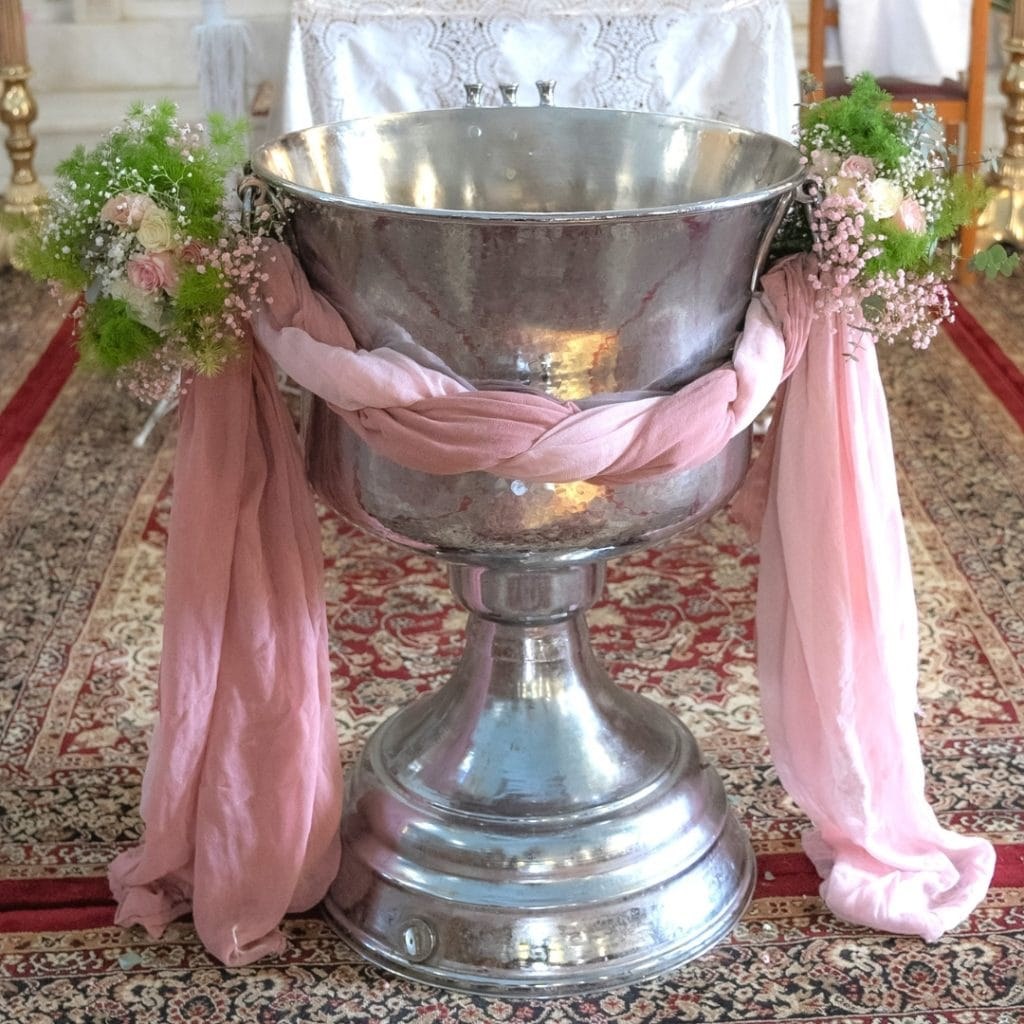 ρομαντικός στολισμός κολυμπήθρας σε αποχρώσεις του ροζ και του σάπιου μήλου!