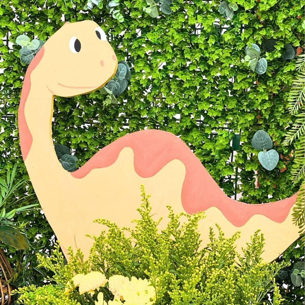 στολισμός βάπτισης δεινόσαυρος με φιγούρες δεινοσαυράκια