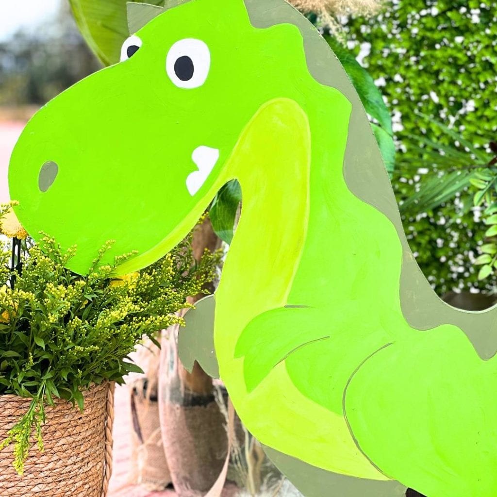 στολισμός βάπτισης δεινόσαυρος με φιγούρες δεινοσαυράκια