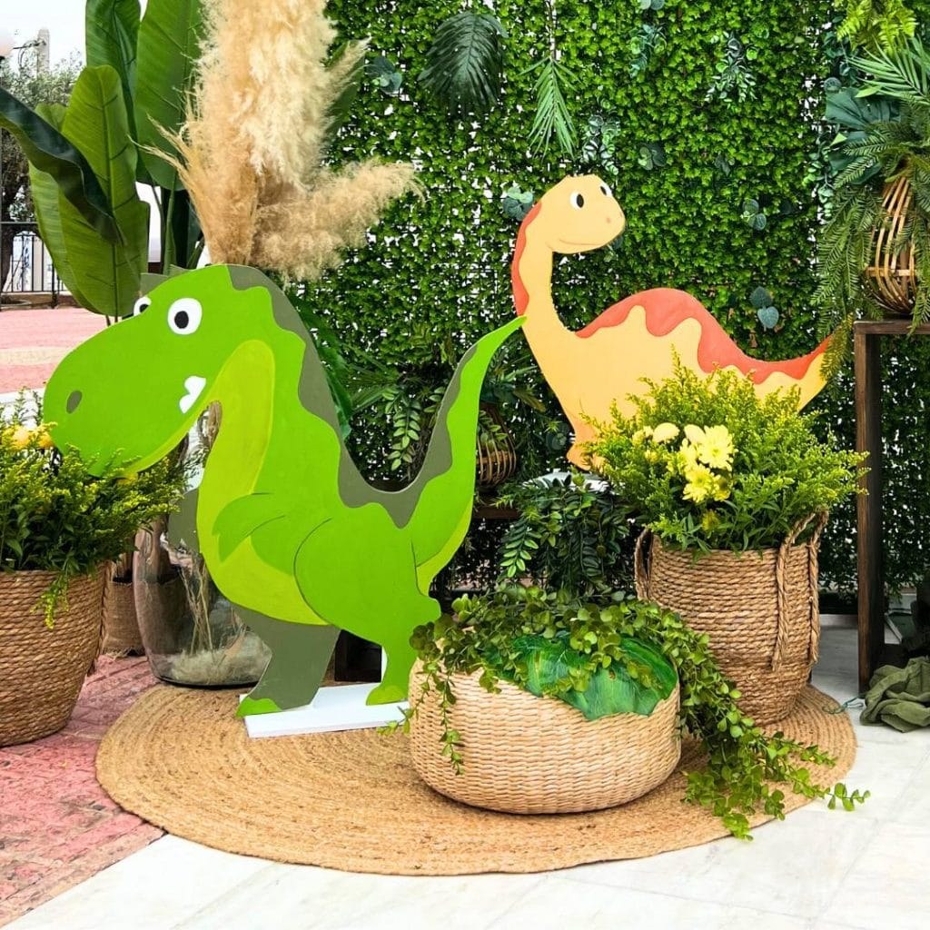 στολισμός βάπτισης δεινόσαυρος με φιγούρες δεινοσαυράκια