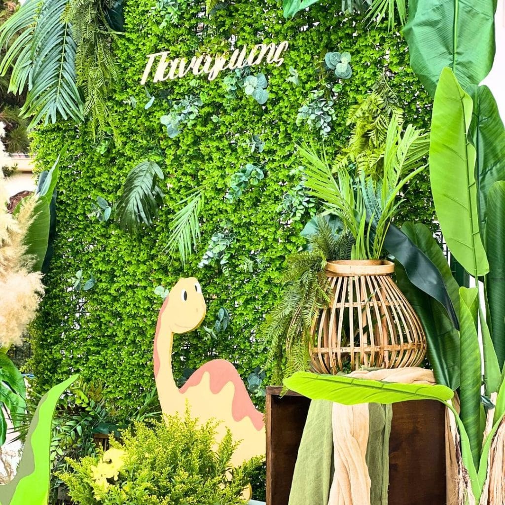 στολισμός βάπτισης δεινόσαυρος με φιγούρες δεινοσαυράκια