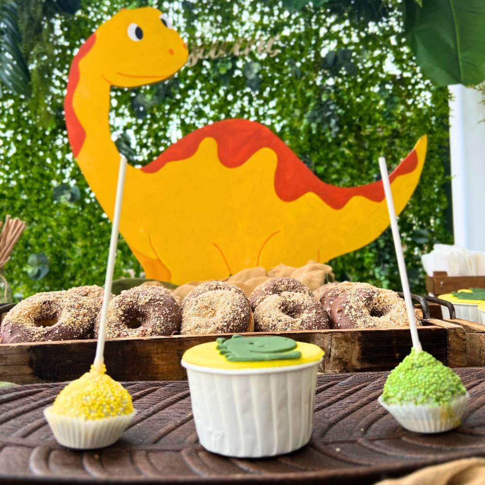 candy bar βάπτισης με cakepops και cupcakes