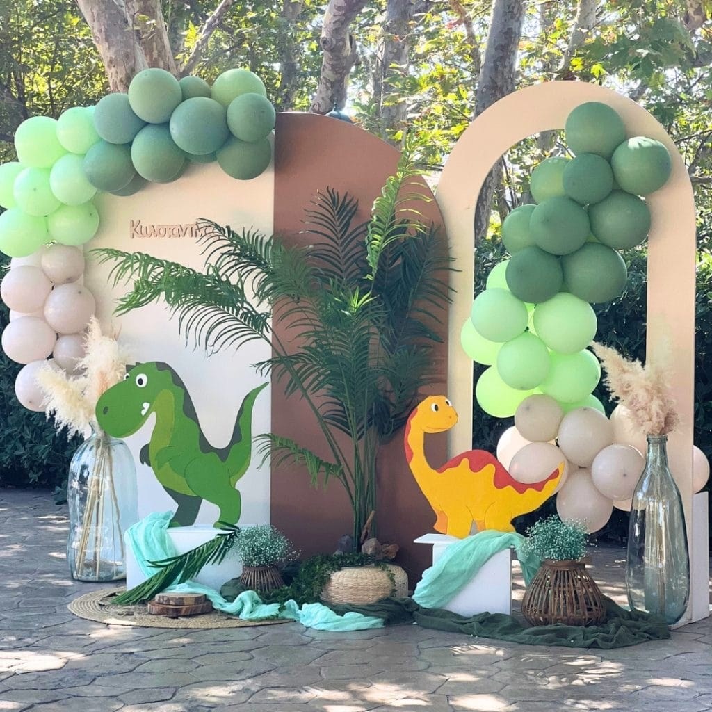 Στολισμός βάπτισης για αγόρι με θέμα δεινόσαυρος - Η βάπτιση του μικρού Κωνσταντίνου