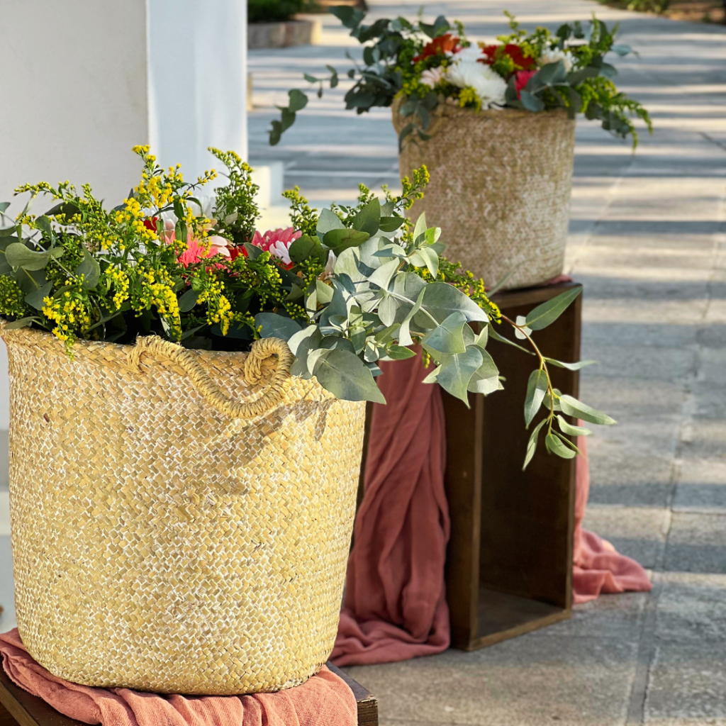 φθινοπωρινός στολισμός βάπτισης για κορίτσι με λουλούδια