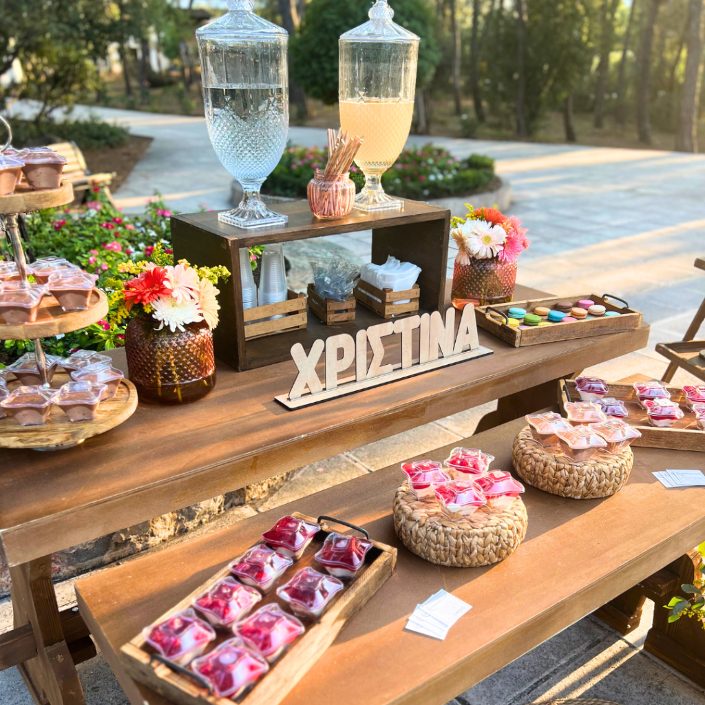 candy bar βάπτισης για κορίτσι με πολύχρωμες γλυκές δημιουργίες