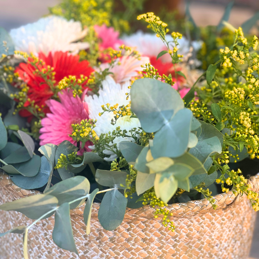 candy bar βάπτισης για κορίτσι με πολύχρωμες γλυκές δημιουργίες