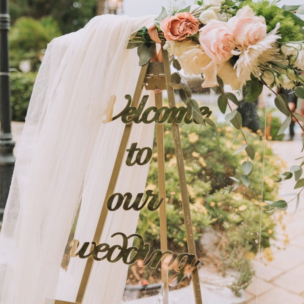 Ο ρομαντικός στολισμός γάμου του Νίκου και της Μαρίας στο Κτήμα 28