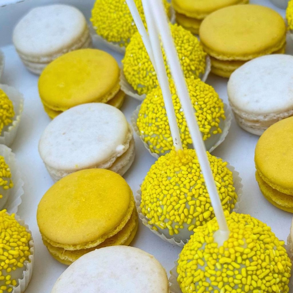 macarons &kappa;&alpha;&iota; cakepops &gamma;&iota;&alpha; &sigma;&tau;&omicron;&lambda;&iota;&sigma;&mu;ό &beta;ά&pi;&tau;&iota;&sigma;&eta;&sigmaf; &gamma;&iota;&alpha; &alpha;&gamma;ό&rho;&iota; &mu;&epsilon; &theta;έ&mu;&alpha; &tau;&iota;&sigmaf; &mu;έ&lambda;&iota;&sigma;&sigma;&epsilon;&sigmaf; 
