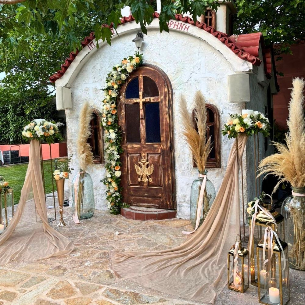 στολισμός γάμου σε ροδακινί αποχρώσεις σε κτήμα