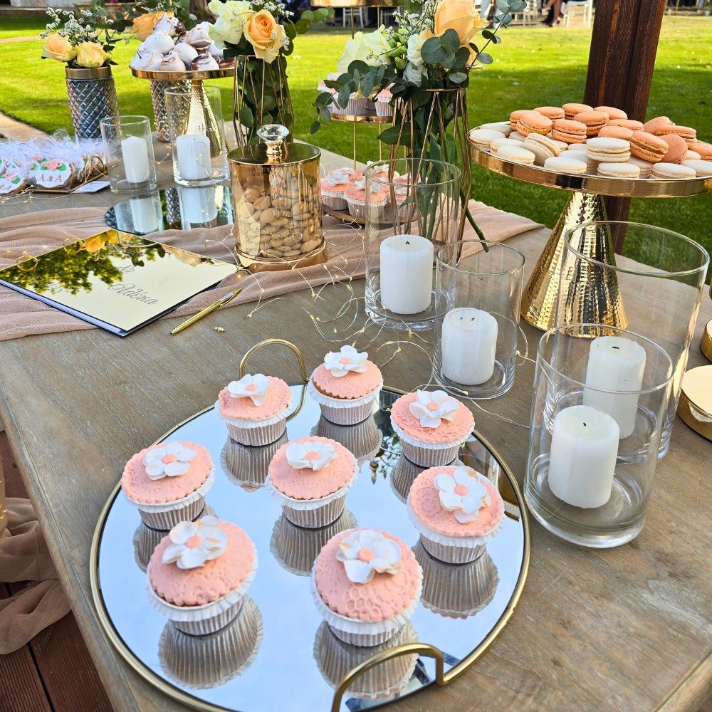 τραπέζι ευχών γάμου σε ροδακινί αποχρώσεις