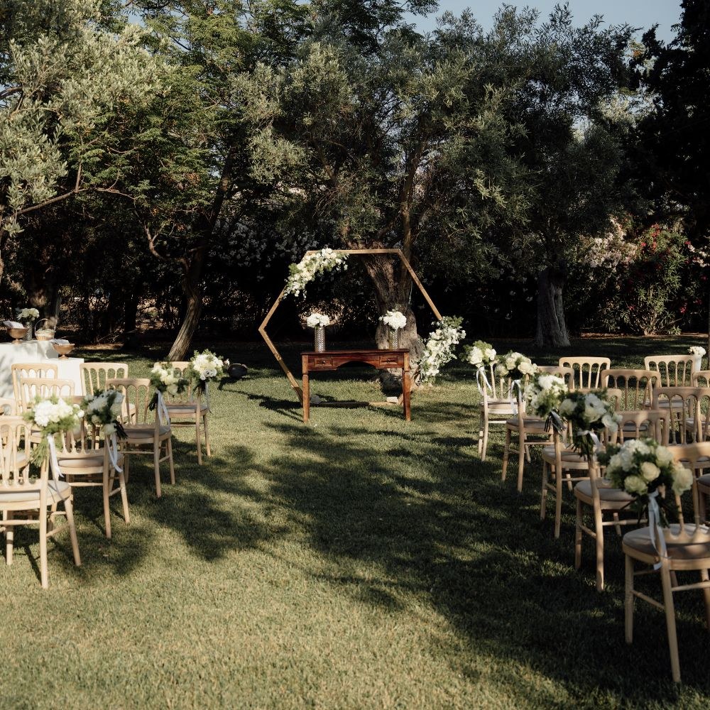 Ρομαντικός στολισμός γάμου στο Κτήμα Μελεαγρίς - Ο γάμος του Θάνου και της Μαρίας