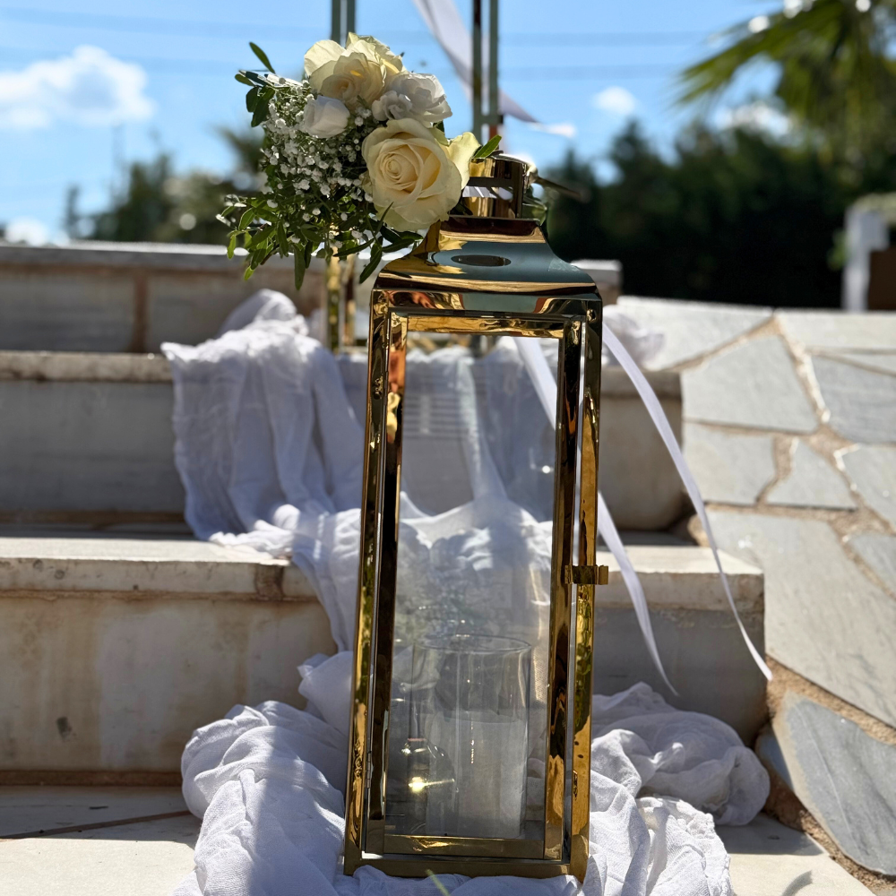 στολισμός γάμου με χρυσά στοιχεία