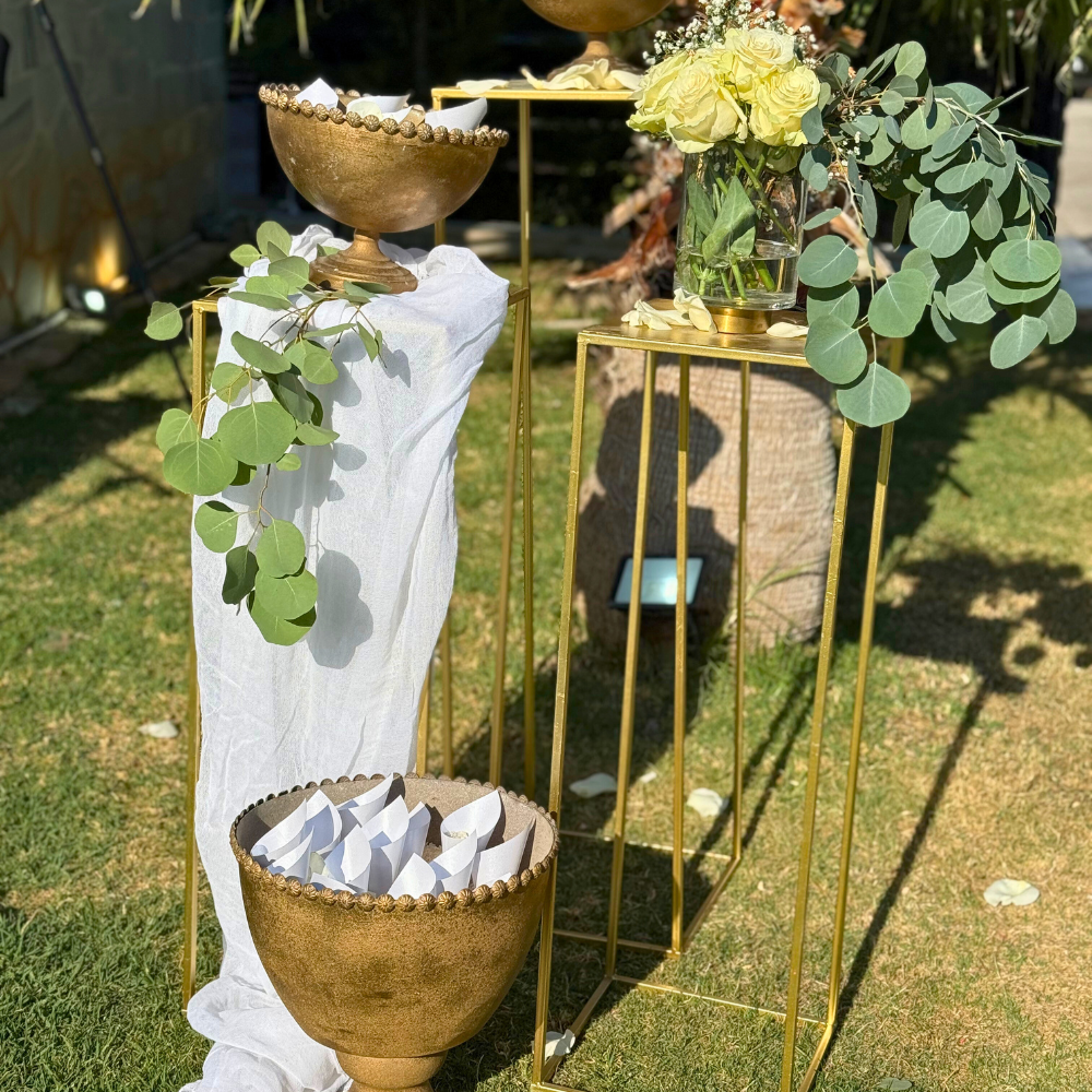 στολισμός γάμου με χρυσά στοιχεία