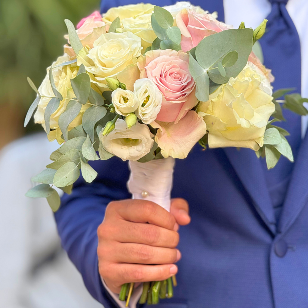 &Eta; &nu;&upsilon;&phi;&iota;&kappa;ή &alpha;&nu;&theta;&omicron;&delta;έ&sigma;&mu;&eta; &pi;&epsilon;&rho;&nu;ά&epsilon;&iota; &sigma;&tau;&alpha; &chi;έ&rho;&iota;&alpha; &tau;&omicron;&upsilon; &gamma;&alpha;&mu;&pi;&rho;&omicron;ύ