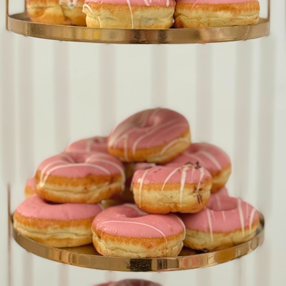 candy bar βάπτισης για κορίτσι με ατομικά γλυκά, μπισκότα, ντόνατς, cakepops