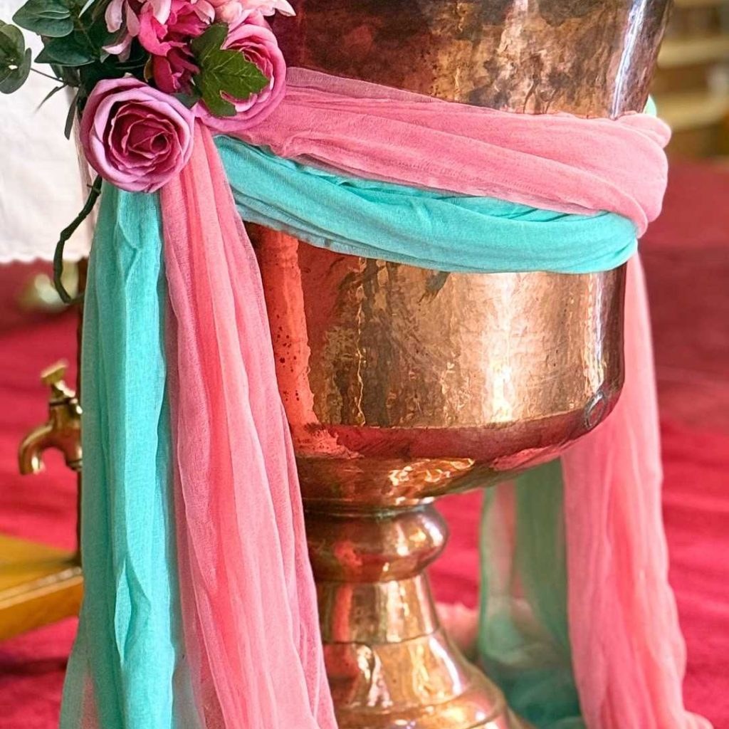 &sigma;&tau;&omicron;&lambda;&iota;&sigma;&mu;ό&sigmaf; &kappa;&omicron;&lambda;&upsilon;&mu;&pi;ή&theta;&rho;&alpha;&sigmaf; &mu;&epsilon; &upsilon;&phi;ά&sigma;&mu;&alpha;&tau;&alpha; &sigma;&tau;&alpha; &chi;&rho;ώ&mu;&alpha;&tau;&alpha; &tau;&eta;&sigmaf; &beta;ά&pi;&tau;&iota;&sigma;&eta;&sigmaf;